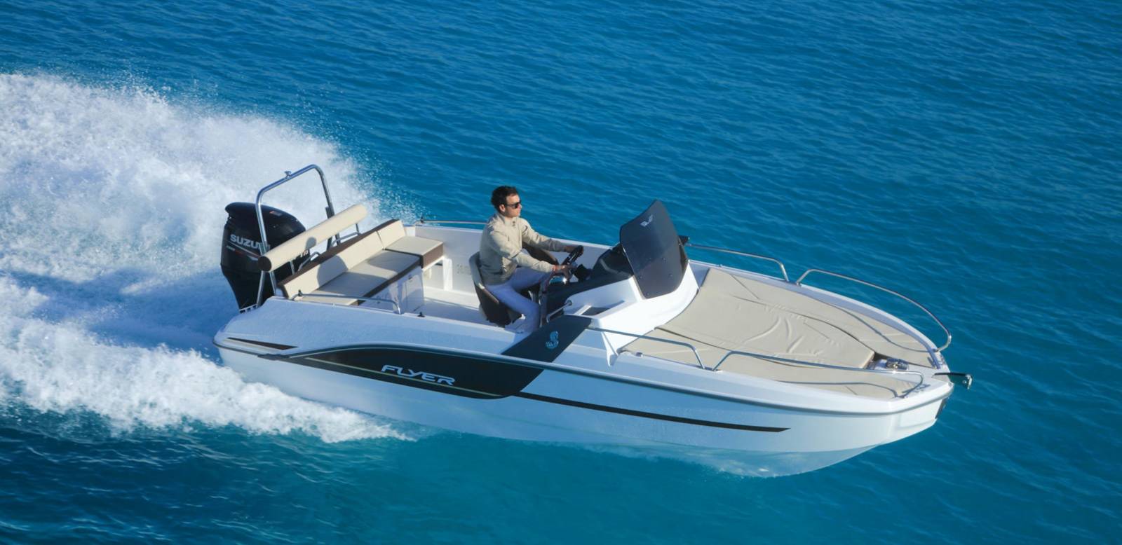 Pacific Craft Kym Location Bateau Marseille FLYER66